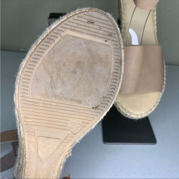 Tan wedge sandals  - Picture 4 of 6